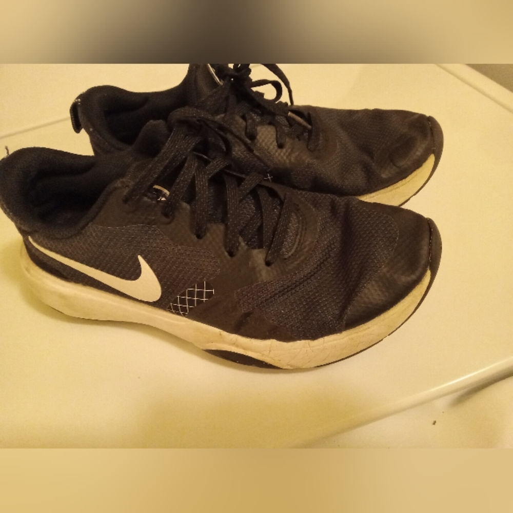 Womens Nike size 7.5 athletic shoes